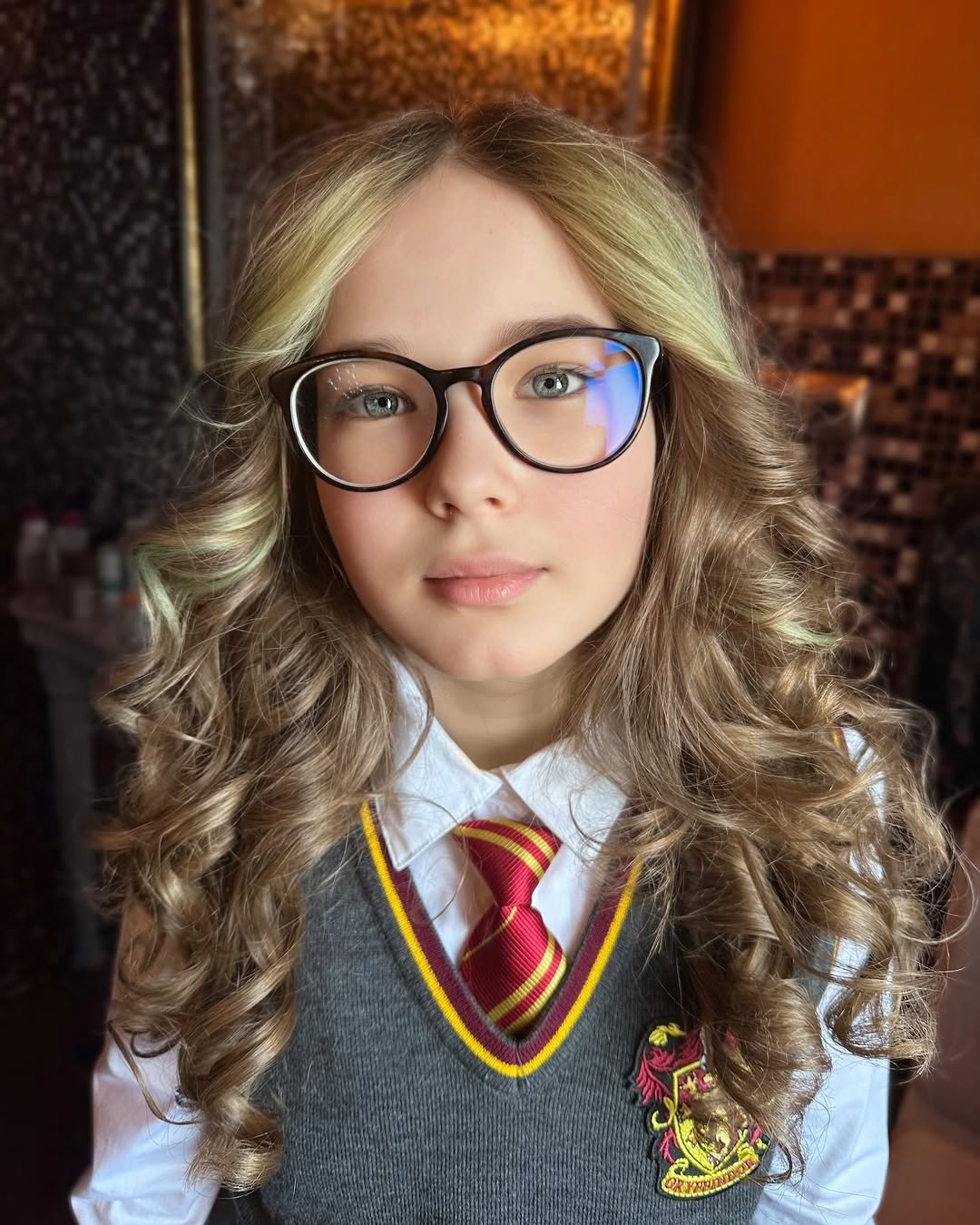 Олена Мозгова зачарувала новими фото доньки-красуні, яку народила в 40 років